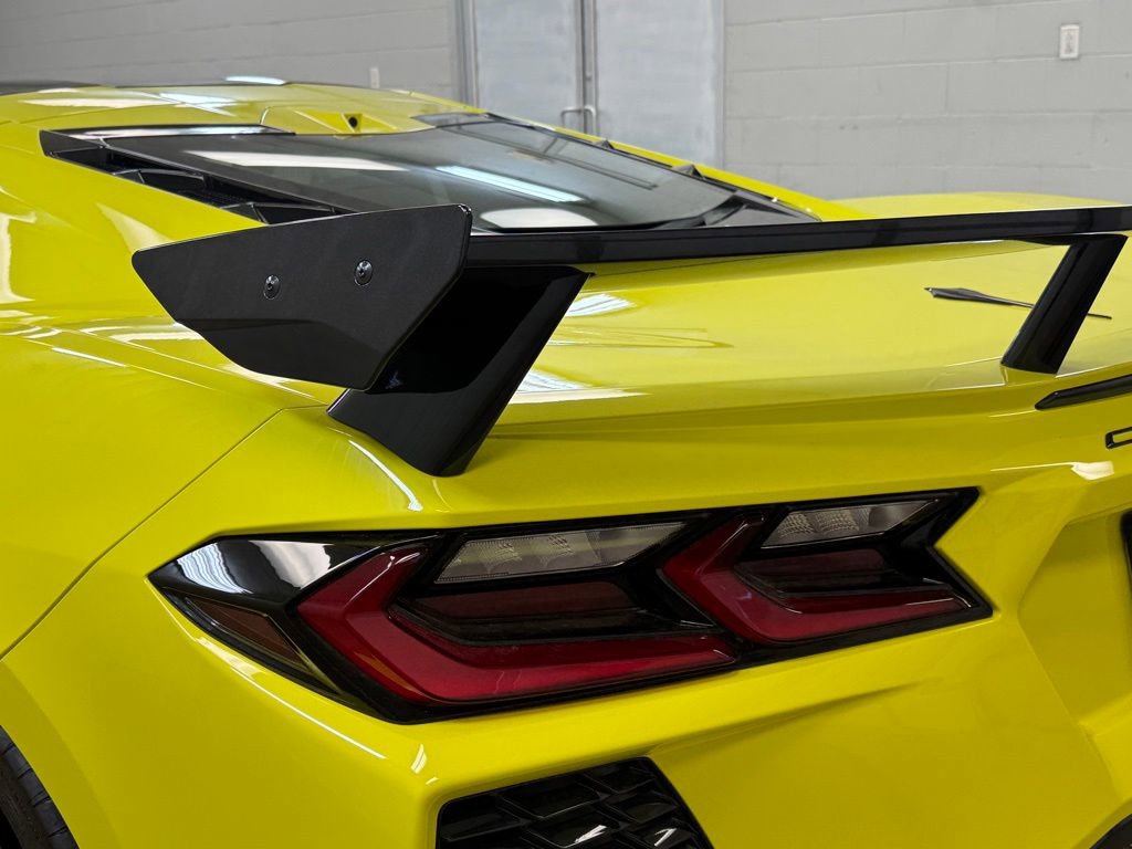 Used 2024 Chevrolet Corvette Stingray Premium Cpe w/ Z51 Performance Package RWD image 9