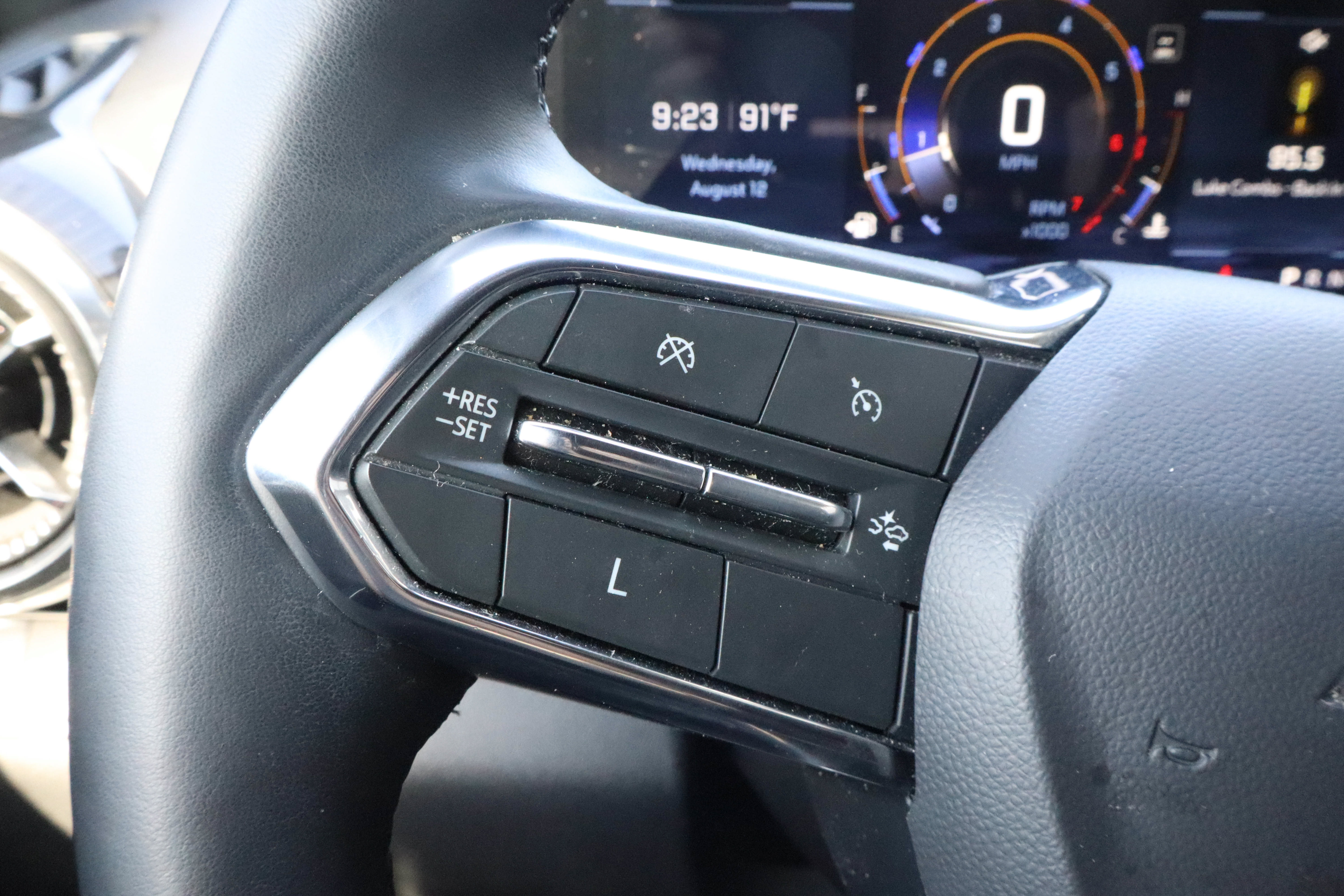Used 2025 Chevrolet Equinox LT w/ Convenience Package II FWD image 23