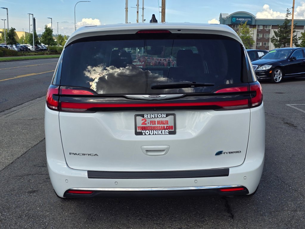 Used 2024 Chrysler Pacifica Limited FWD image 4