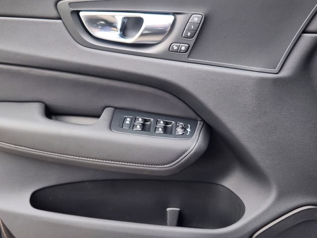 New 2026 Volvo XC60 T8 Plus w/ Climate Package PRO AWD/4WD image 9