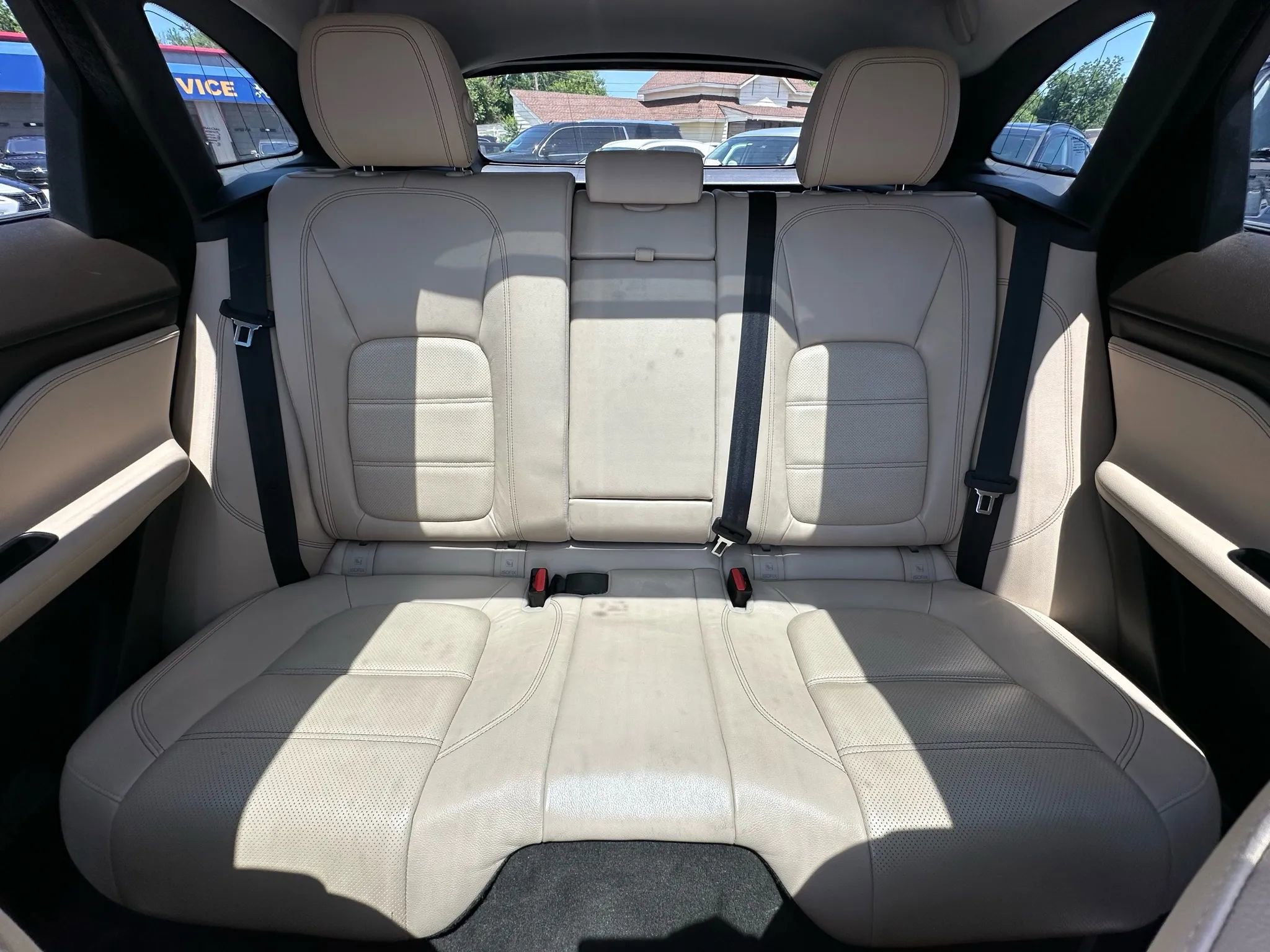 Used 2018 Jaguar F-PACE Prestige image 16