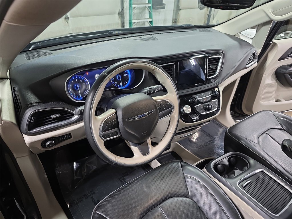 Used 2020 Chrysler Pacifica Limited image 15