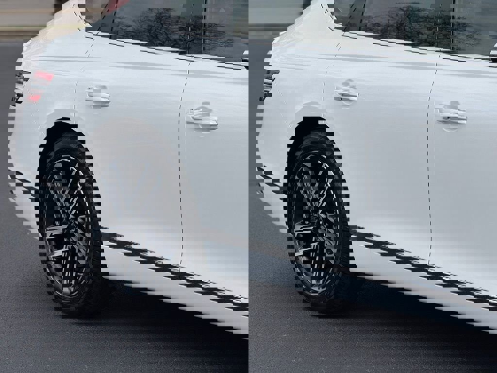 Used 2025 Genesis G80 2.5T Advanced image 9