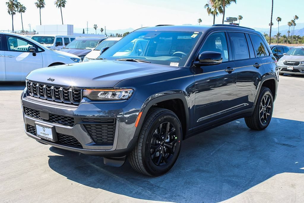 New 2026 Jeep Grand Cherokee Altitude RWD image 4