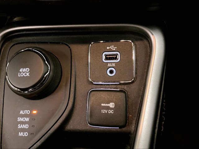 Used 2018 Jeep Compass Latitude w/ Popular Equipment Group AWD/4WD image 31