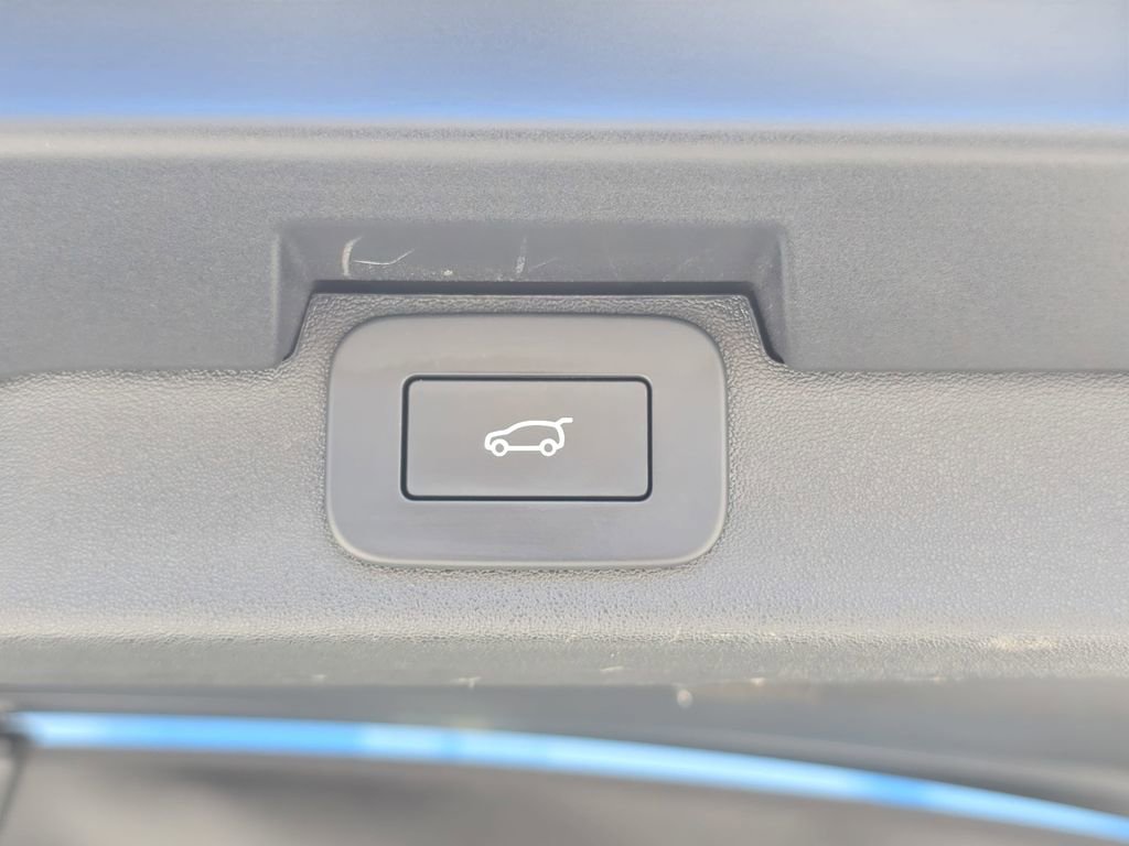 Certified 2025 Land Rover Discovery S image 14