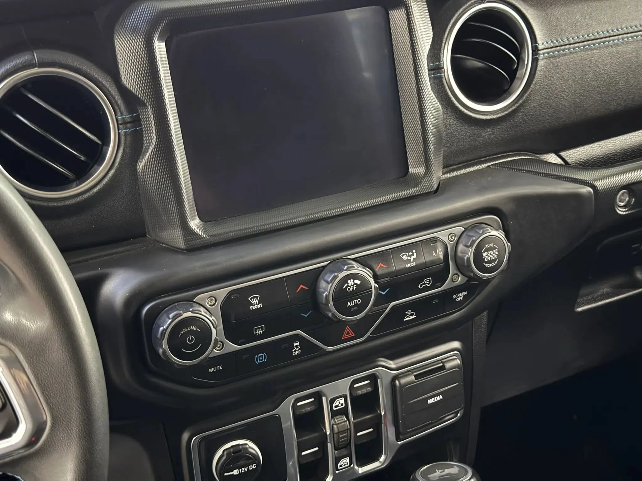 Used 2024 Jeep Wrangler Unlimited Rubicon 4xe AWD/4WD image 24