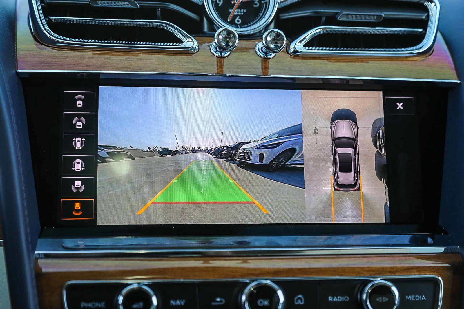 Used 2023 Bentley Bentayga Extended Wheelbase image 23