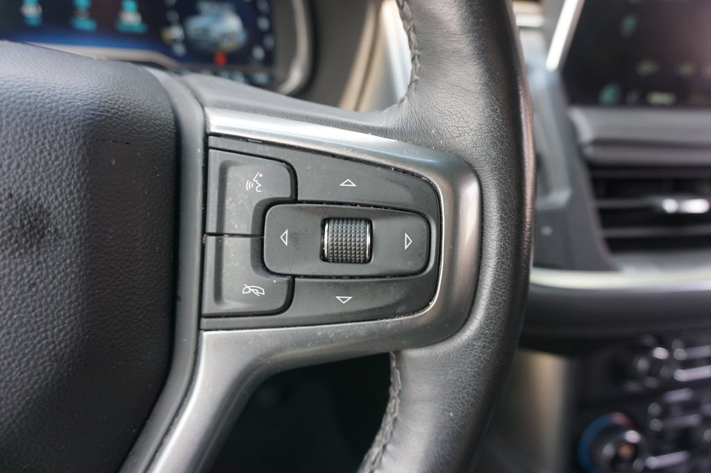 Used 2022 Chevrolet Suburban LT w/ Luxury Package RWD image 8