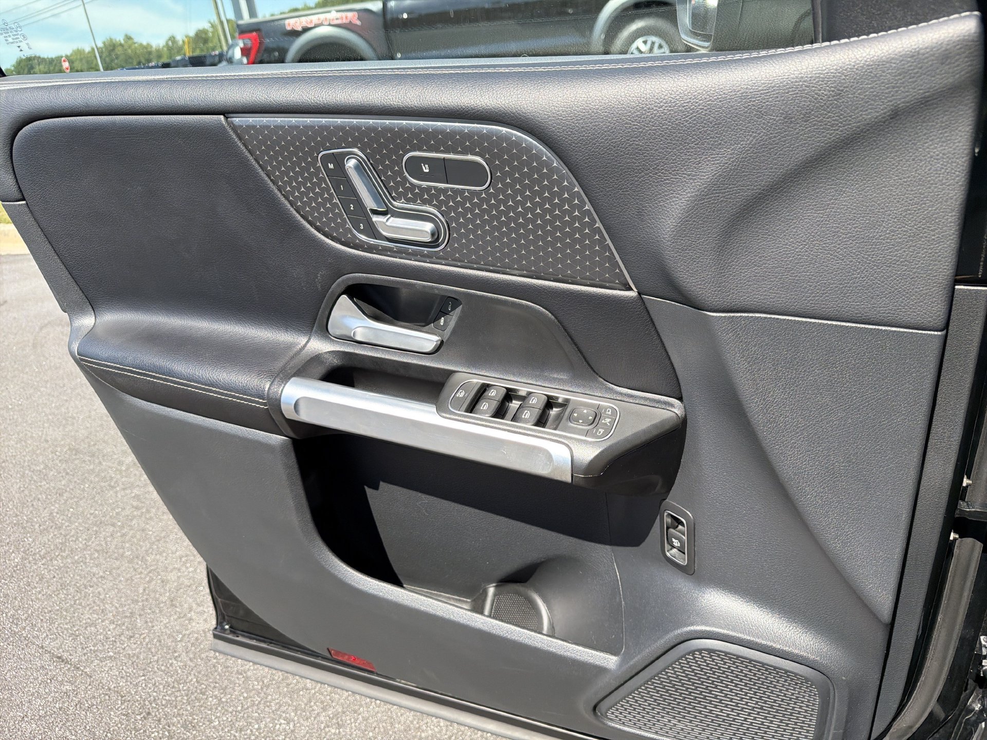 Used 2025 Mercedes-Benz GLB 250 image 18