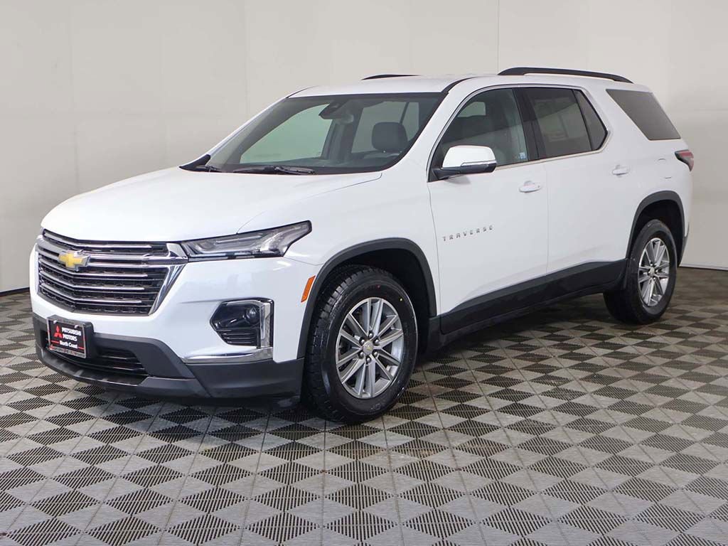 Used 2023 Chevrolet Traverse LT image 3