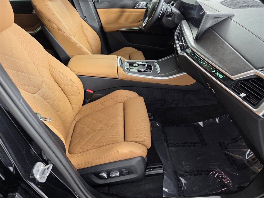 Used 2025 BMW X5 xDrive50e w/ Parking Assistance Package image 30