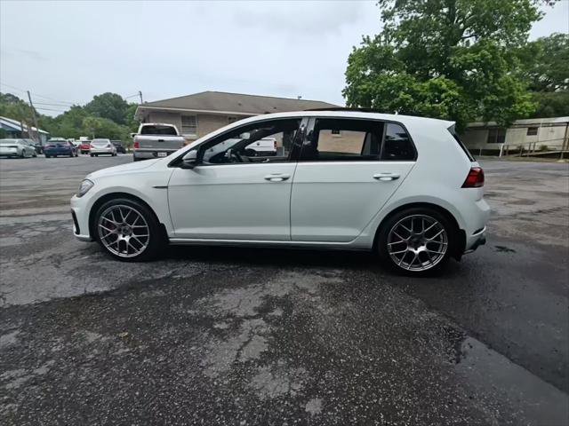 Used 2018 Volkswagen GTI SE w/ SE Leather Package FWD image 4