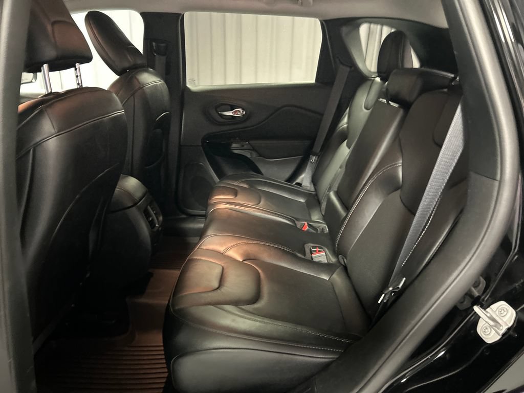 Used 2023 Jeep Cherokee Altitude Lux w/ Mopar Interior Package AWD/4WD image 23