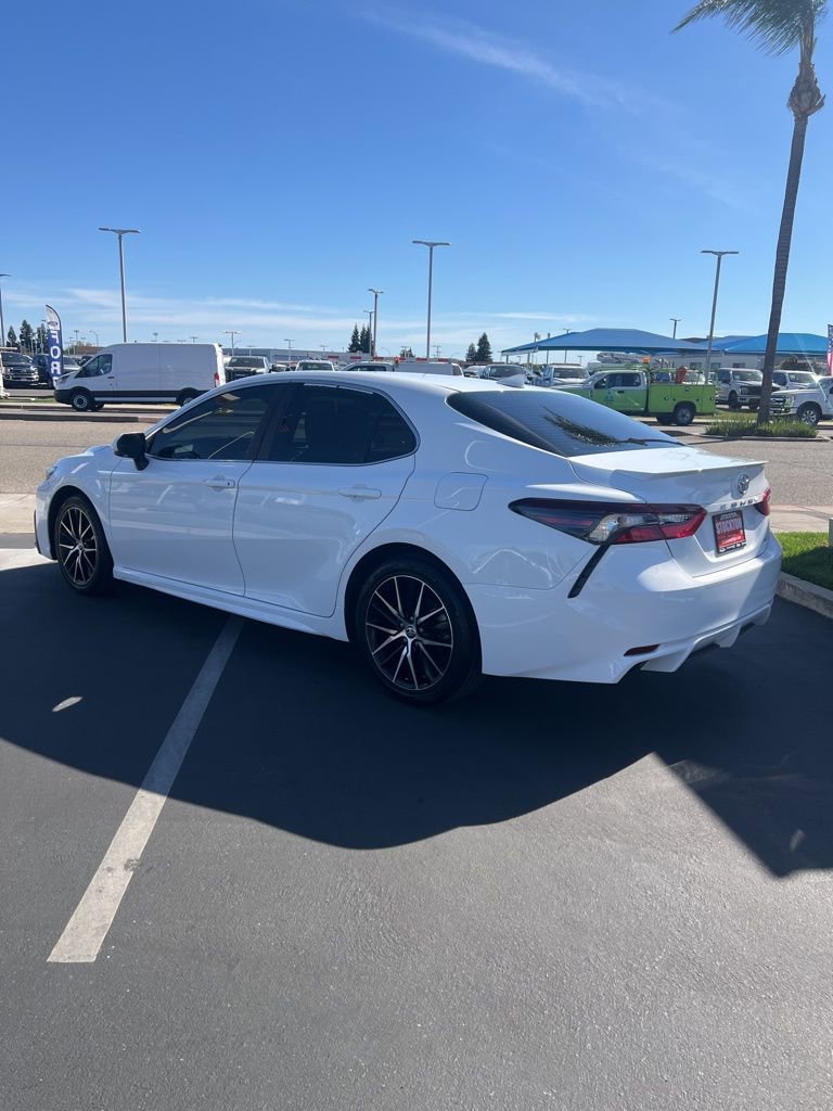 Used 2024 Toyota Camry SE w/ Convenience Package image 5