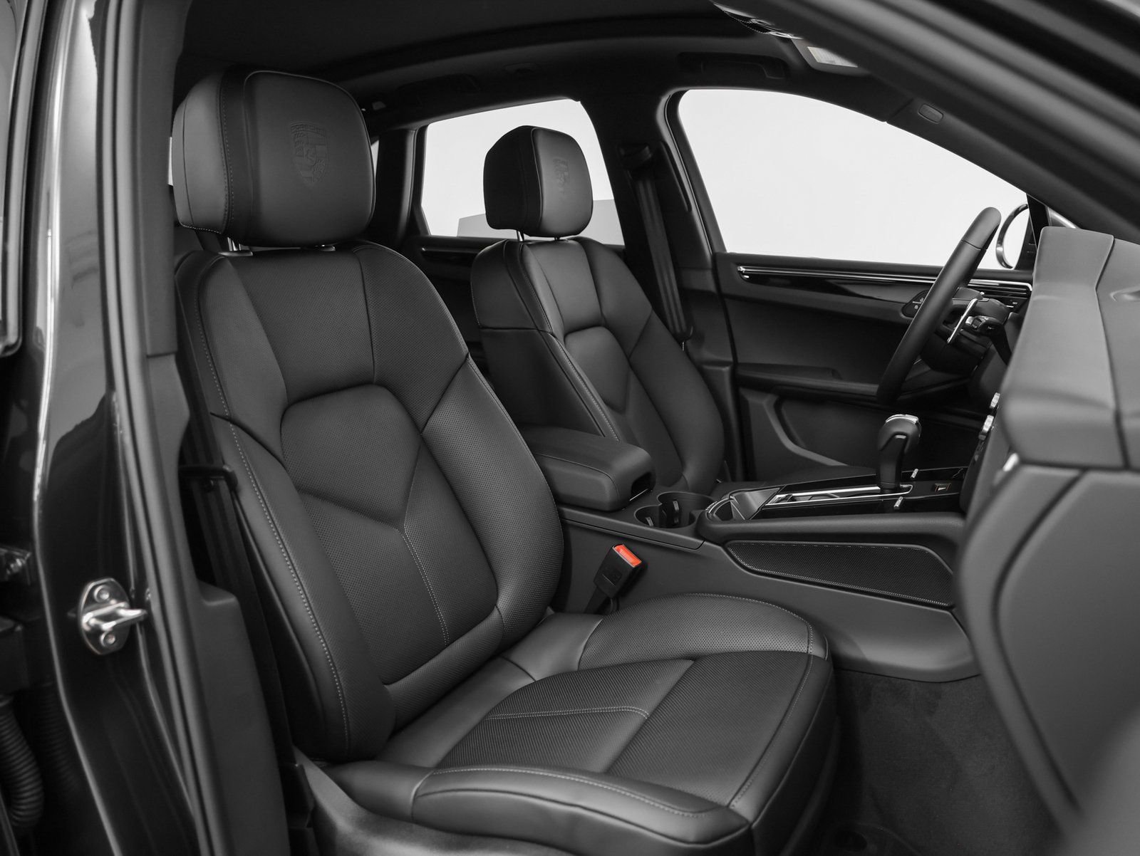 Certified 2025 Porsche Macan image 19