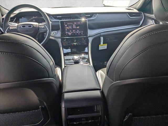 New 2025 Jeep Grand Cherokee Altitude image 13