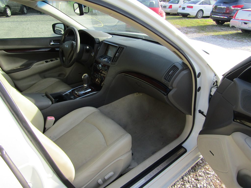 Used 2011 INFINITI G37 Journey w/ Premium Pkg RWD image 8