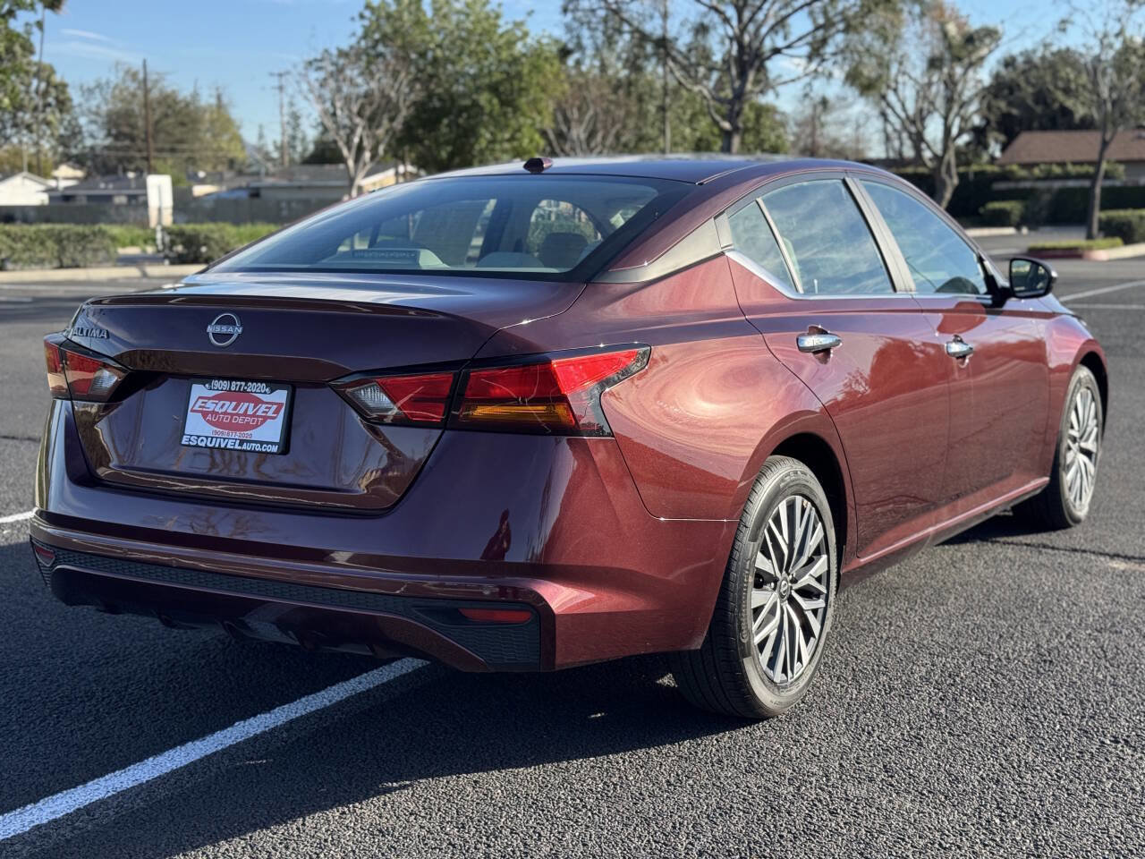 Used 2025 Nissan Altima 2.5 SV image 3