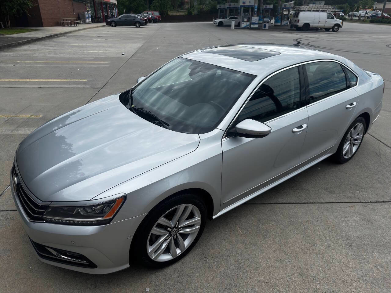 Used 2017 Volkswagen Passat 1.8T SEL Premium image 16