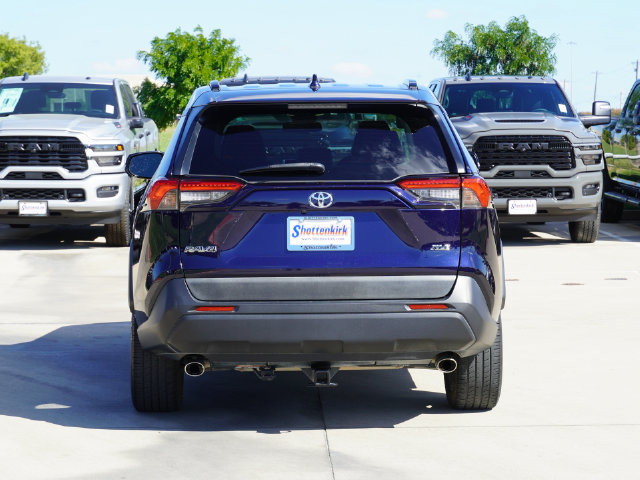 Used 2019 Toyota RAV4 XLE Premium FWD image 16