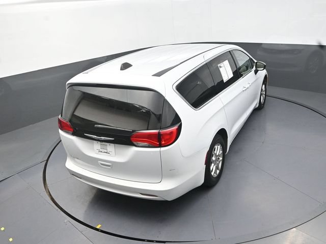Used 2024 Chrysler Voyager LX FWD image 17