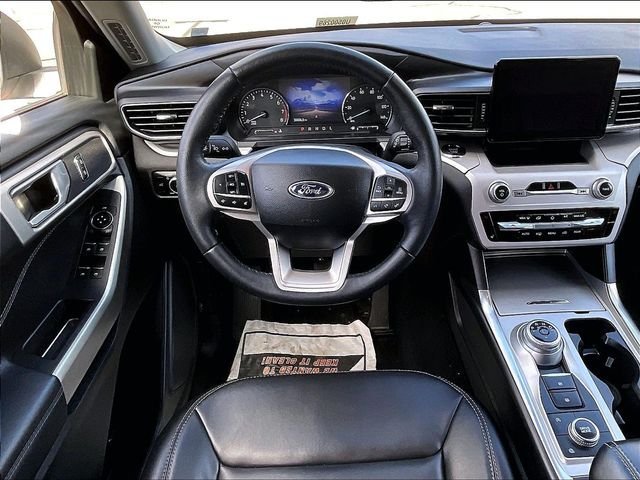 Used 2023 Ford Explorer XLT w/ Equipment Group 202A AWD/4WD image 18