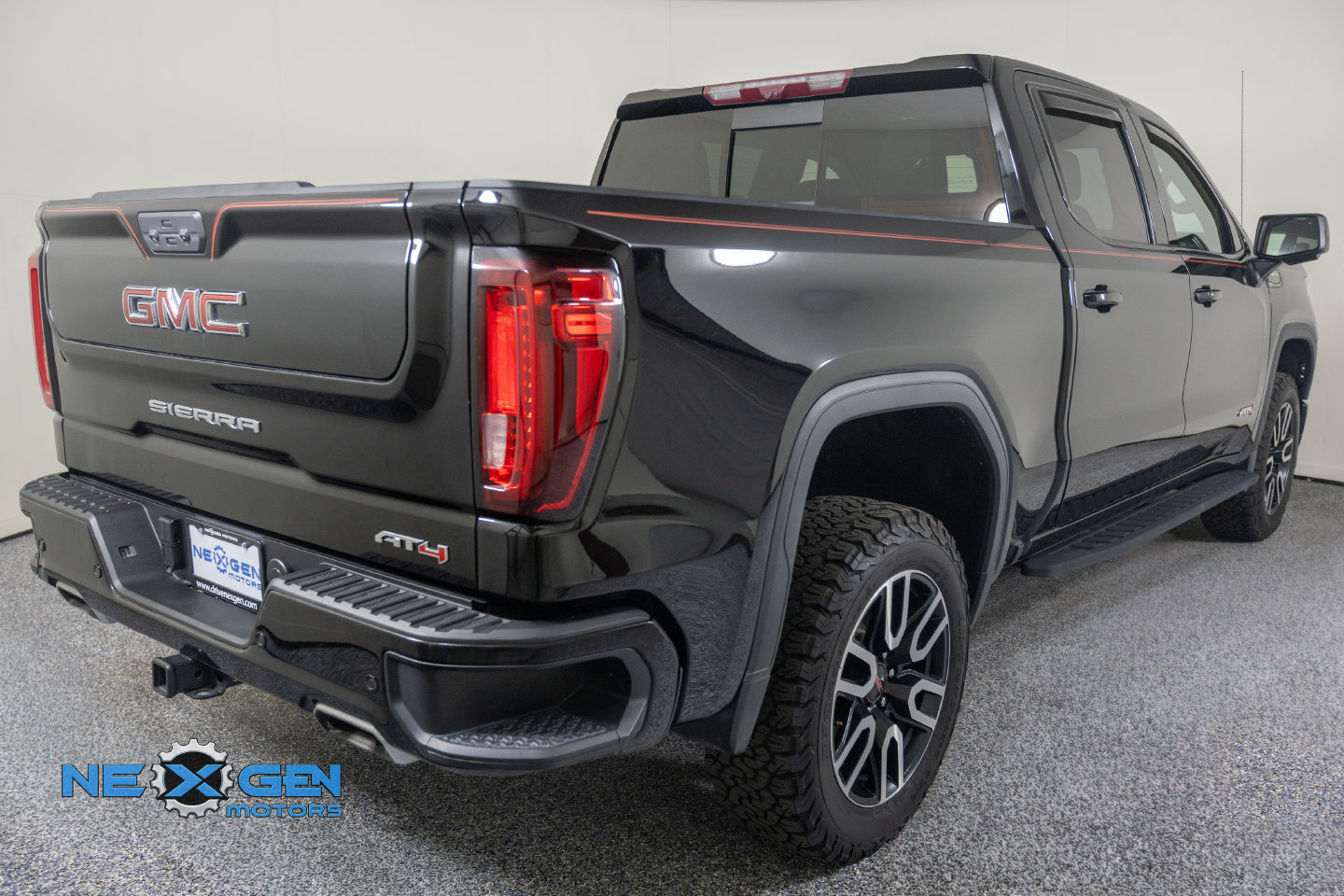 Used 2022 GMC Sierra 1500 AT4 w/ AT4 Premium Package AWD/4WD image 37