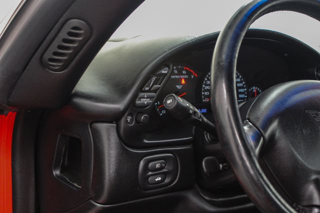 Used 2000 Chevrolet Corvette Convertible w/ Memory Pkg RWD image 21