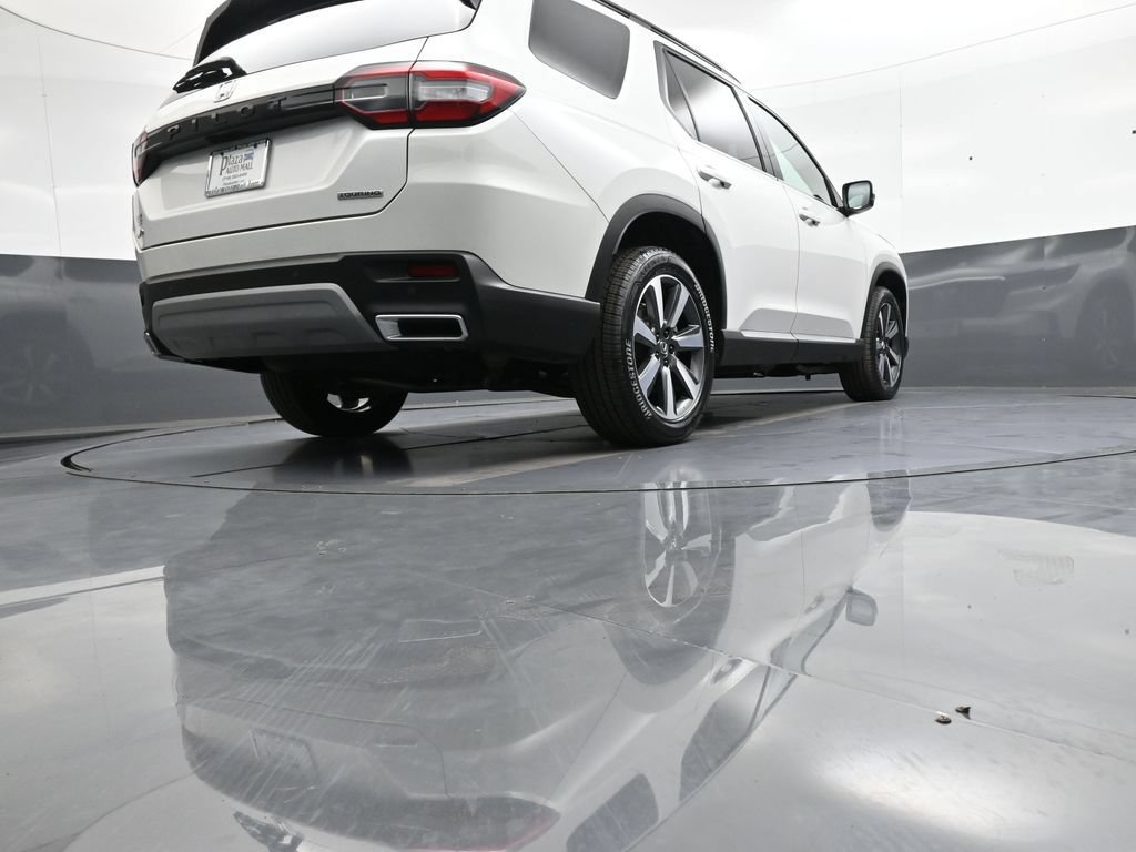Certified 2024 Honda Pilot Touring image 32
