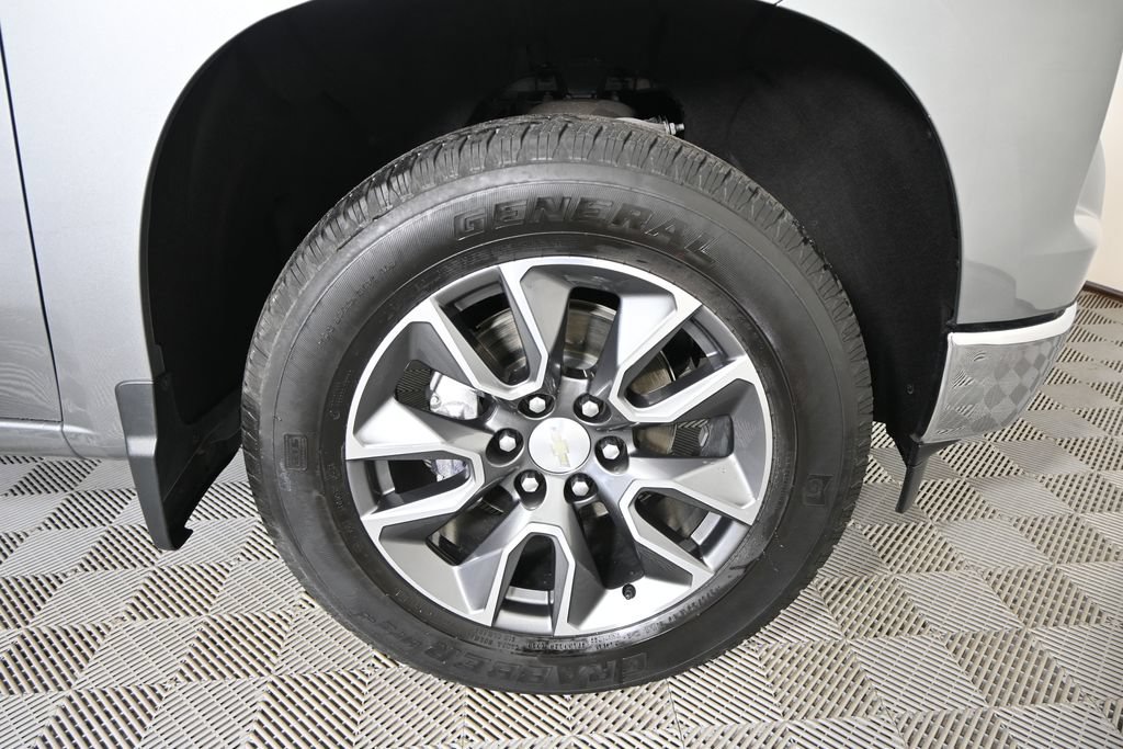 Used 2023 Chevrolet Silverado 1500 LT AWD/4WD image 12