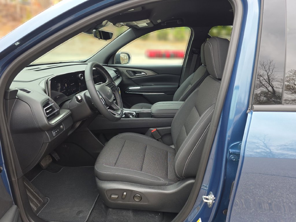 New 2026 Chevrolet Traverse LT w/ Midnight/Sport Edition FWD image 10