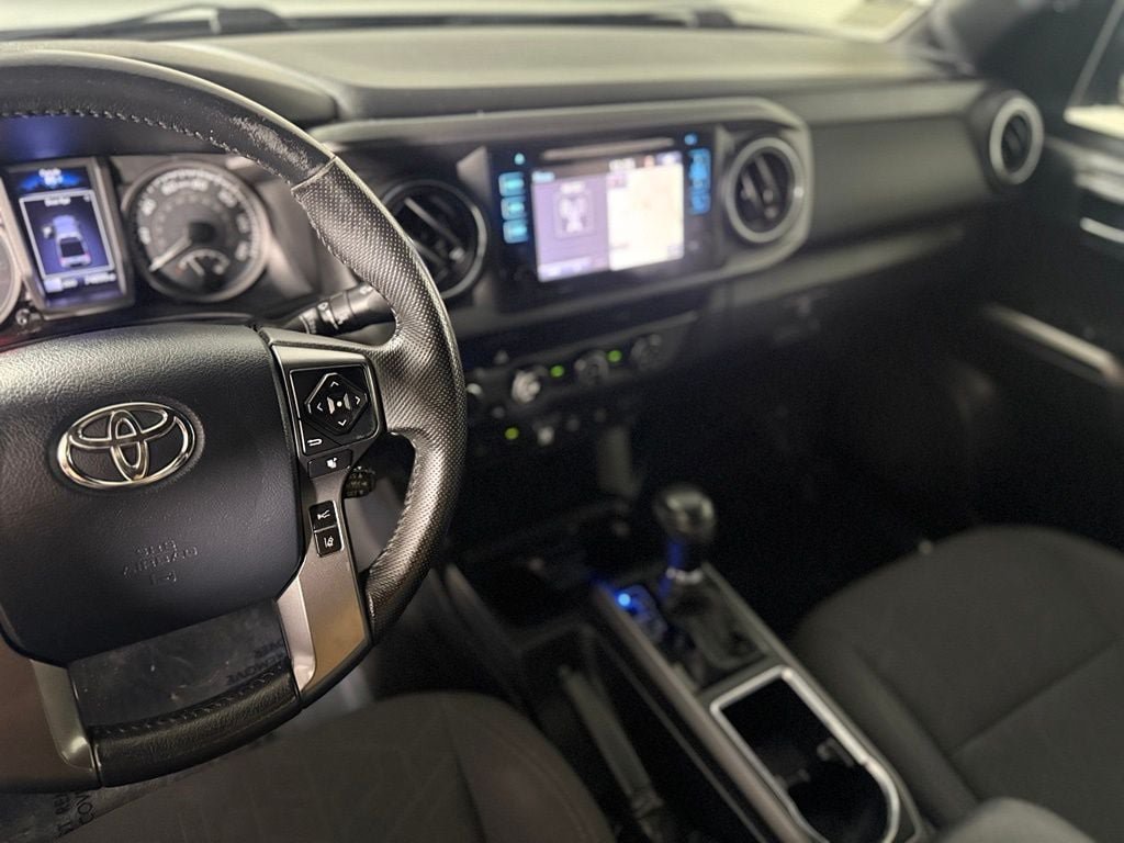 Used 2019 Toyota Tacoma TRD Sport w/ Technology Package AWD/4WD image 17