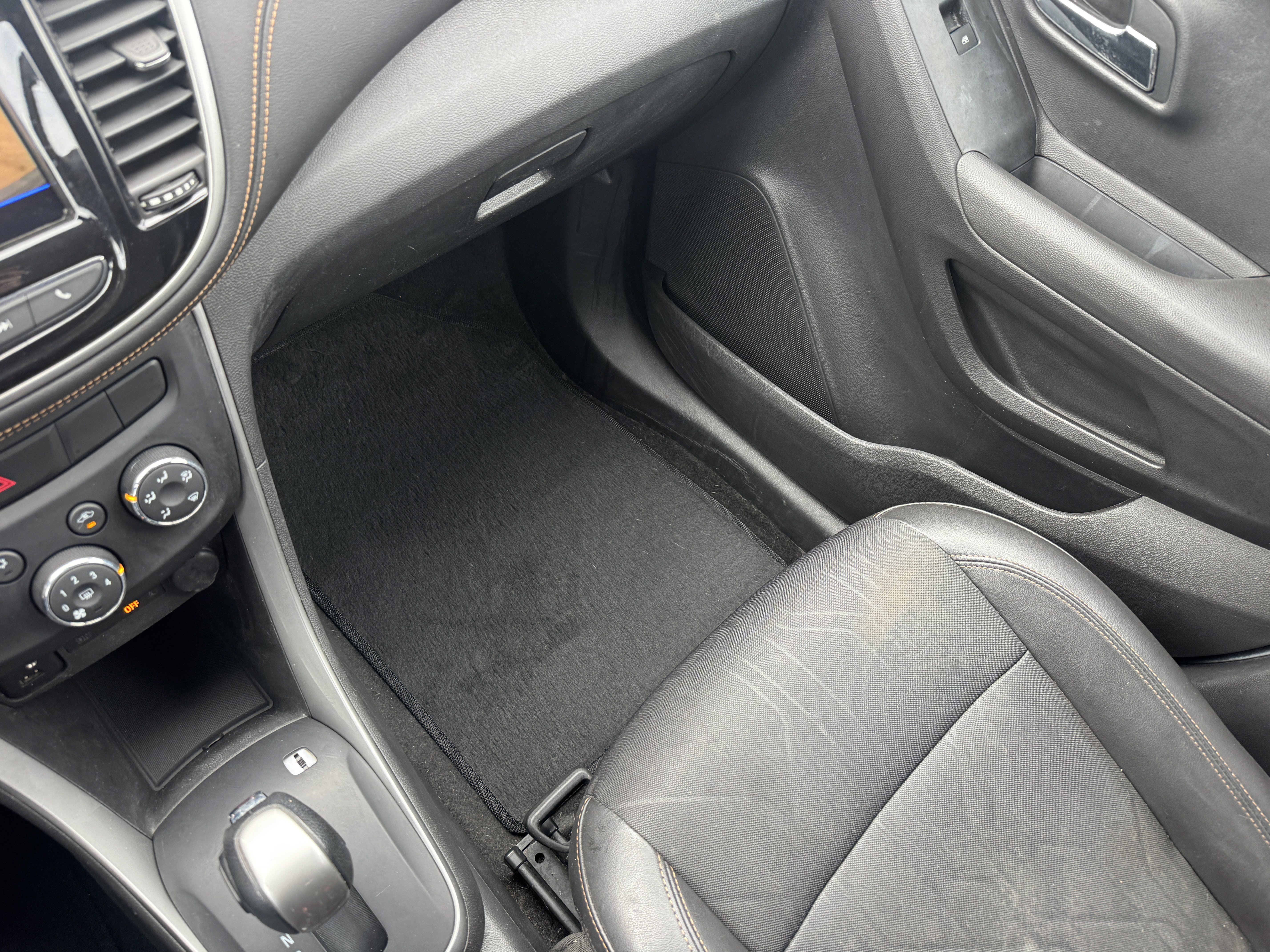 Used 2018 Chevrolet Trax LT w/ LT Convenience Package image 28