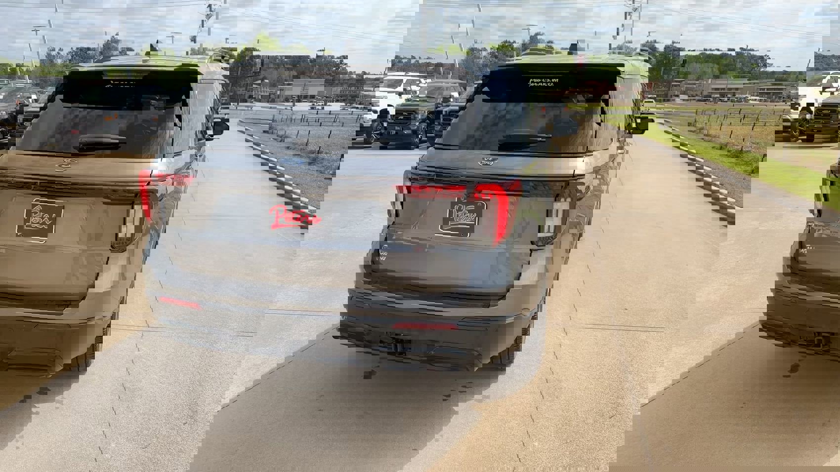 Used 2025 Ford Explorer ST-Line w/ Premium Package image 7