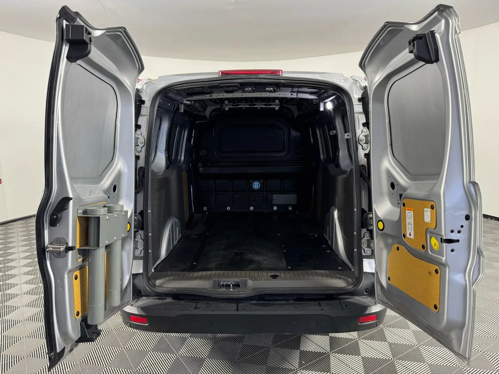 Used 2022 Ford Transit Connect XLT image 24