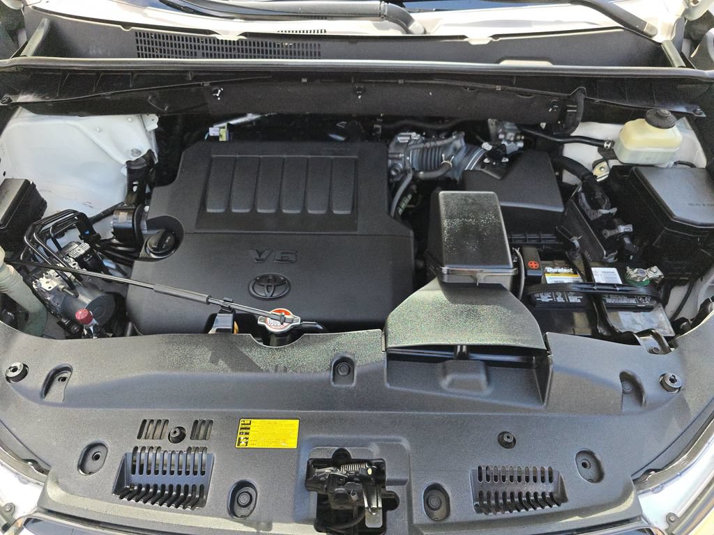Used 2016 Toyota Highlander Limited w/ Preferred Accessory Package FWD image 35