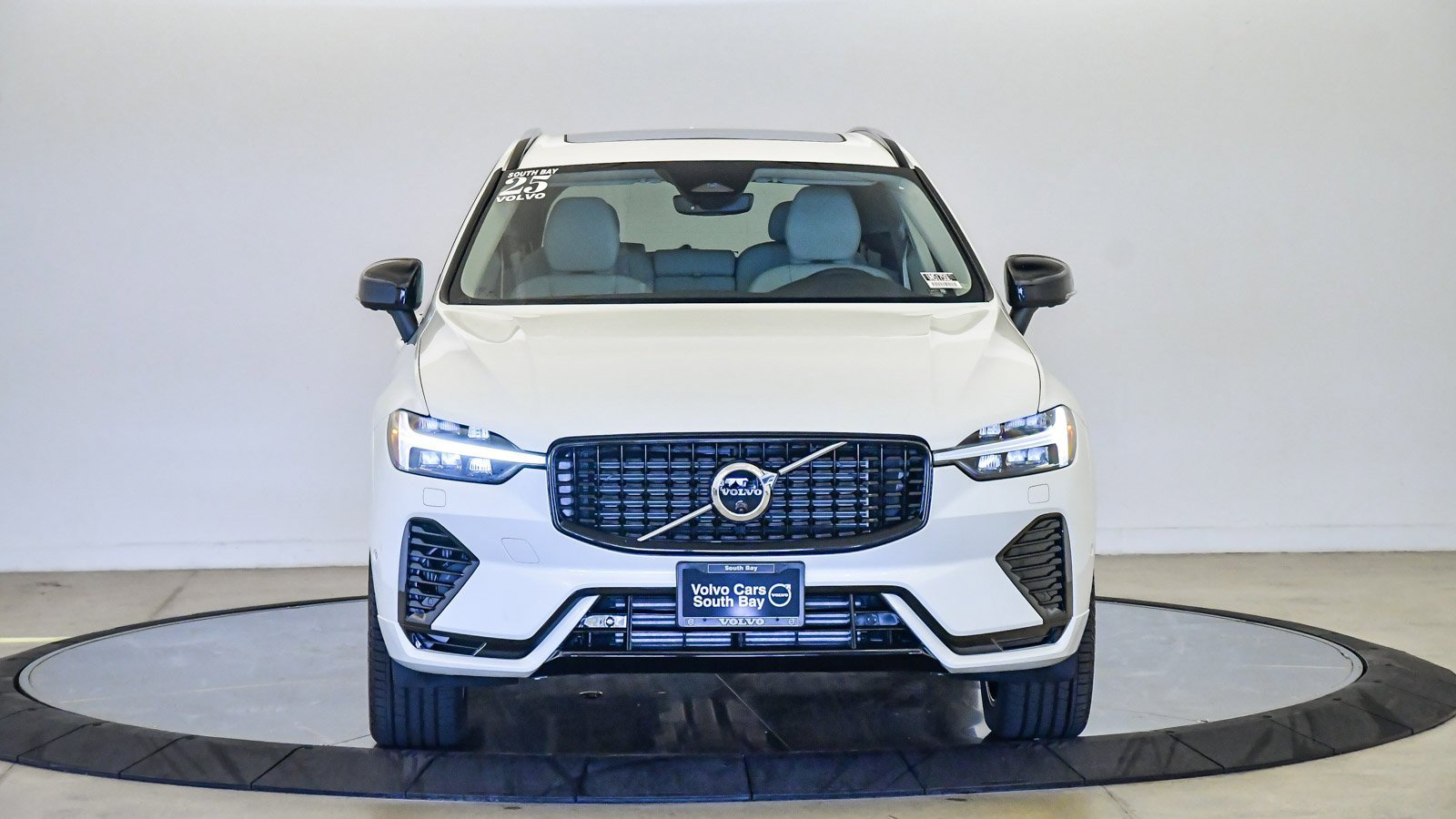Certified 2025 Volvo XC60 T8 Plus w/ Protection Package Premier image 7
