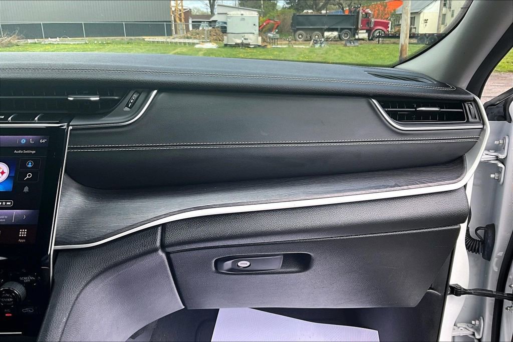 Used 2022 Jeep Grand Cherokee Limited image 15