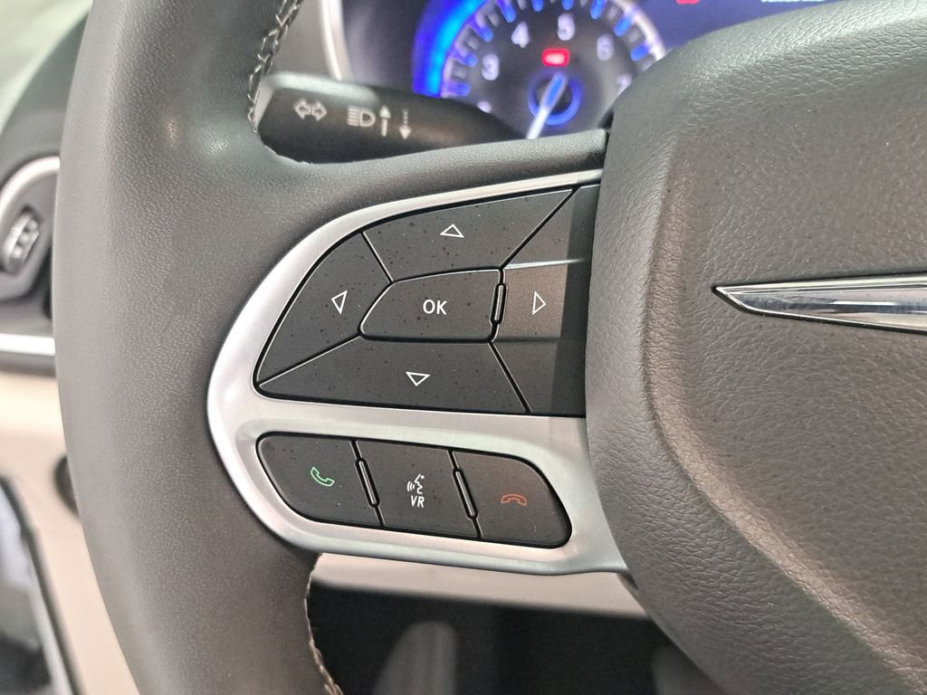 Used 2024 Chrysler Pacifica Touring-L image 20