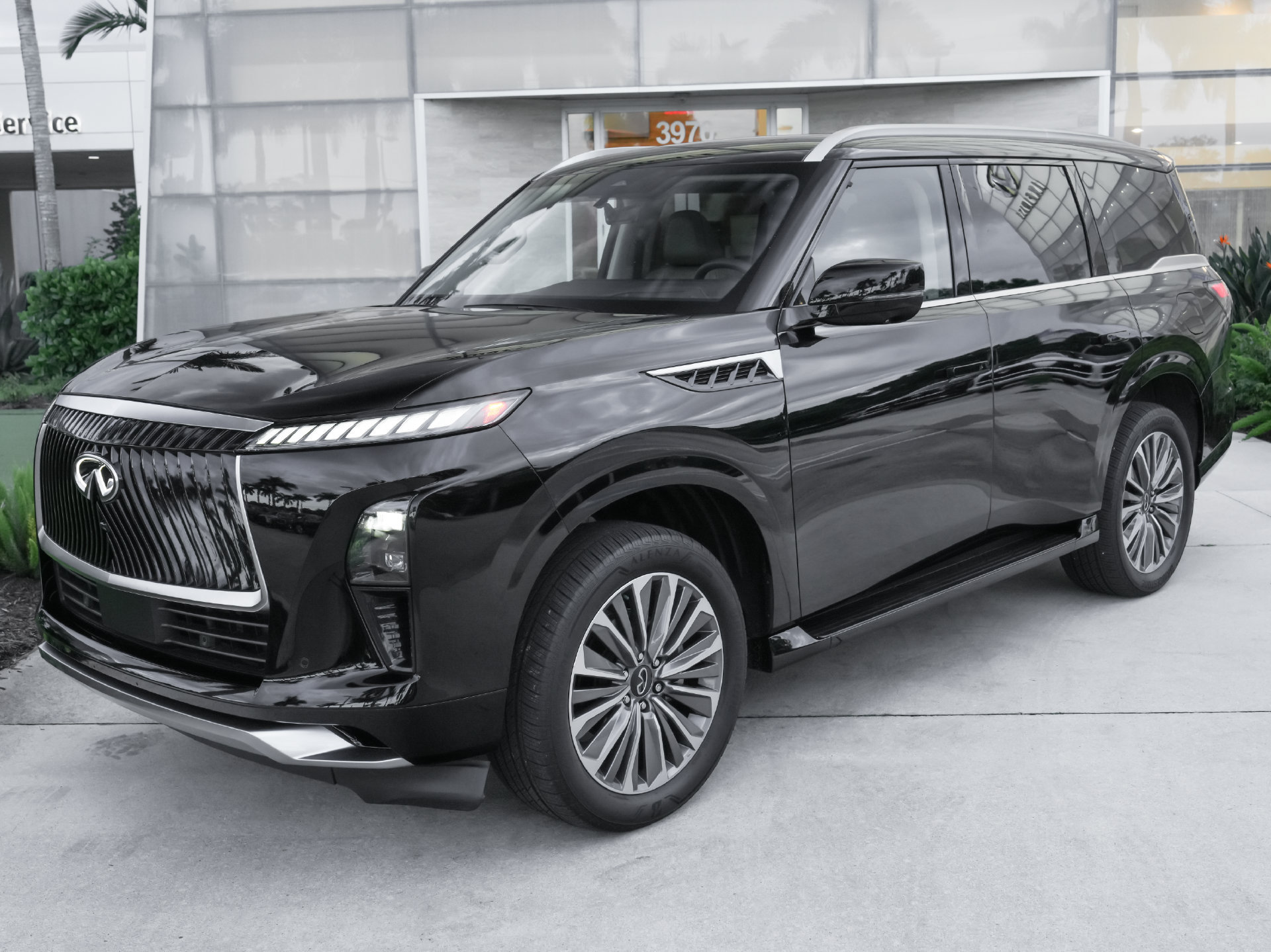 Used 2025 INFINITI QX80 Luxe RWD image 18