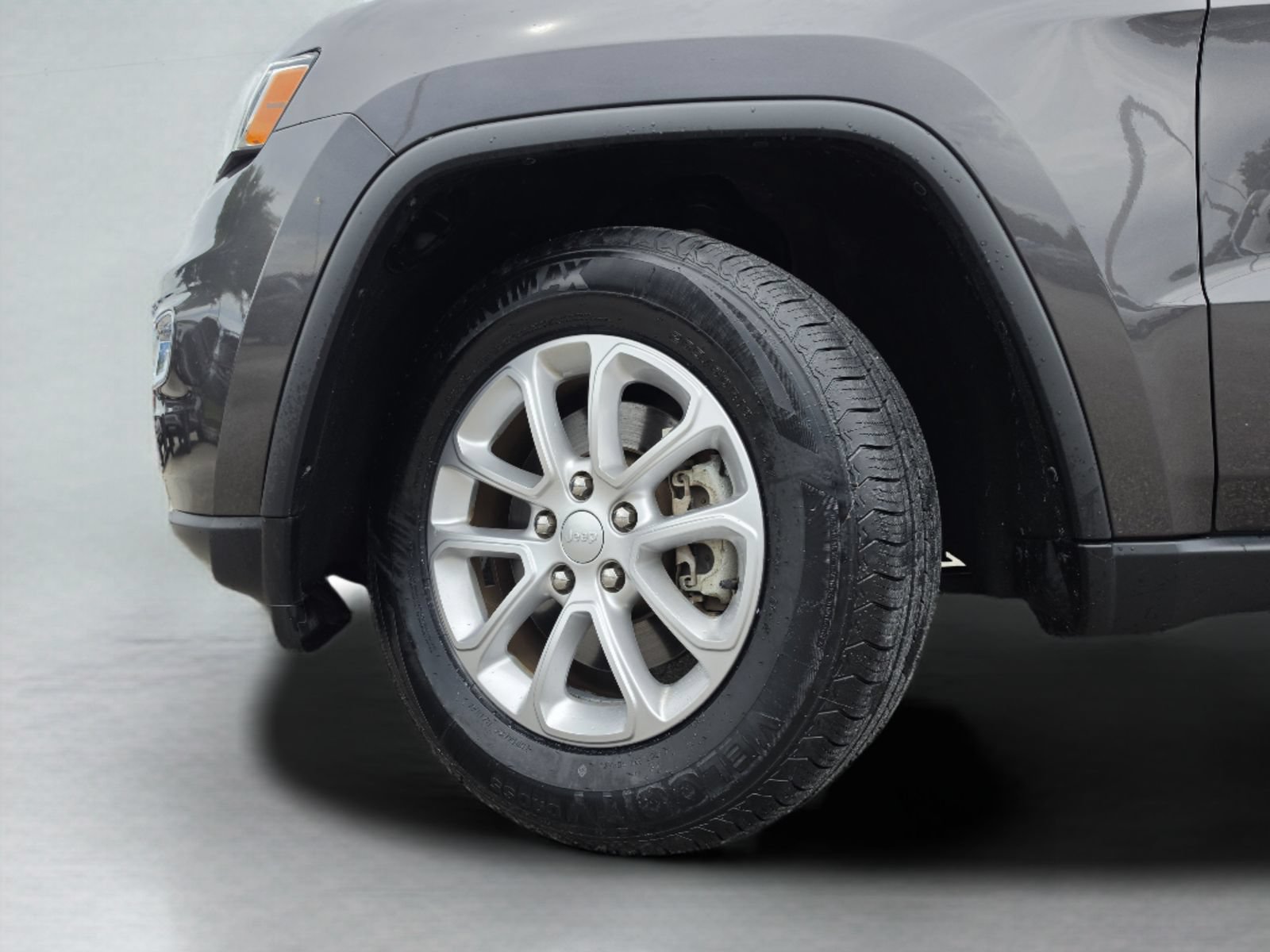 Used 2021 Jeep Grand Cherokee Laredo RWD image 38