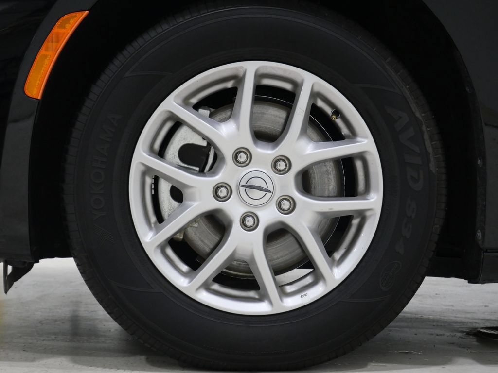 Used 2025 Chrysler Pacifica Select FWD image 9