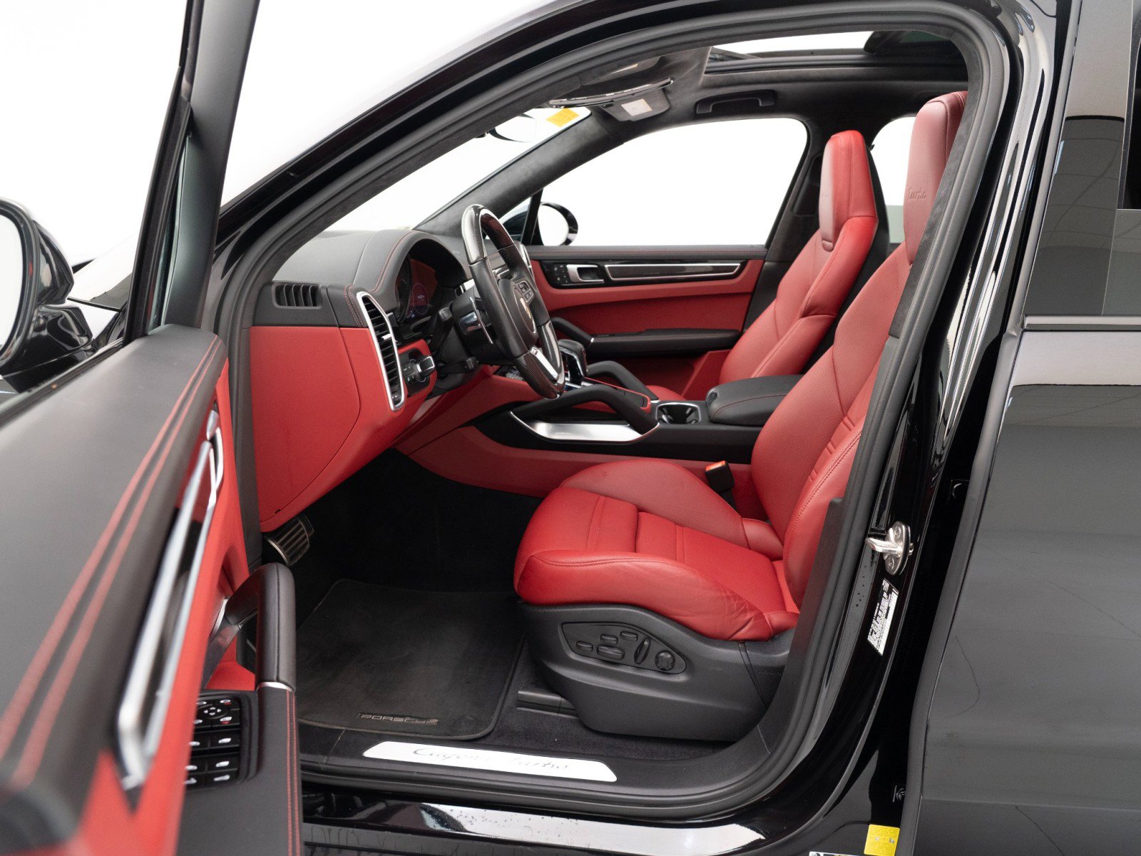 Certified 2023 Porsche Cayenne Turbo image 17