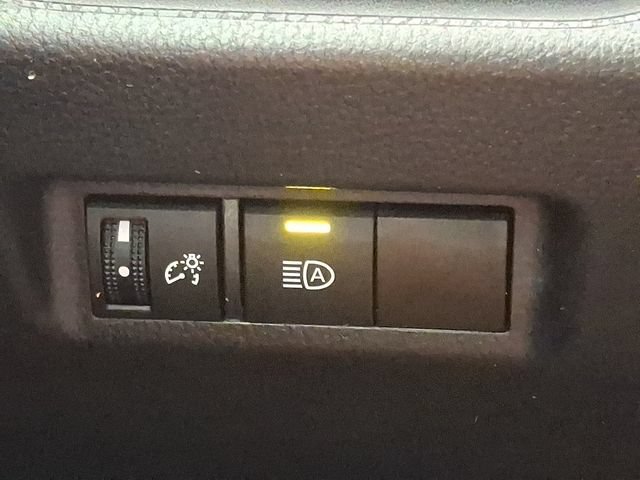 Certified 2021 Toyota RAV4 XLE FWD image 33