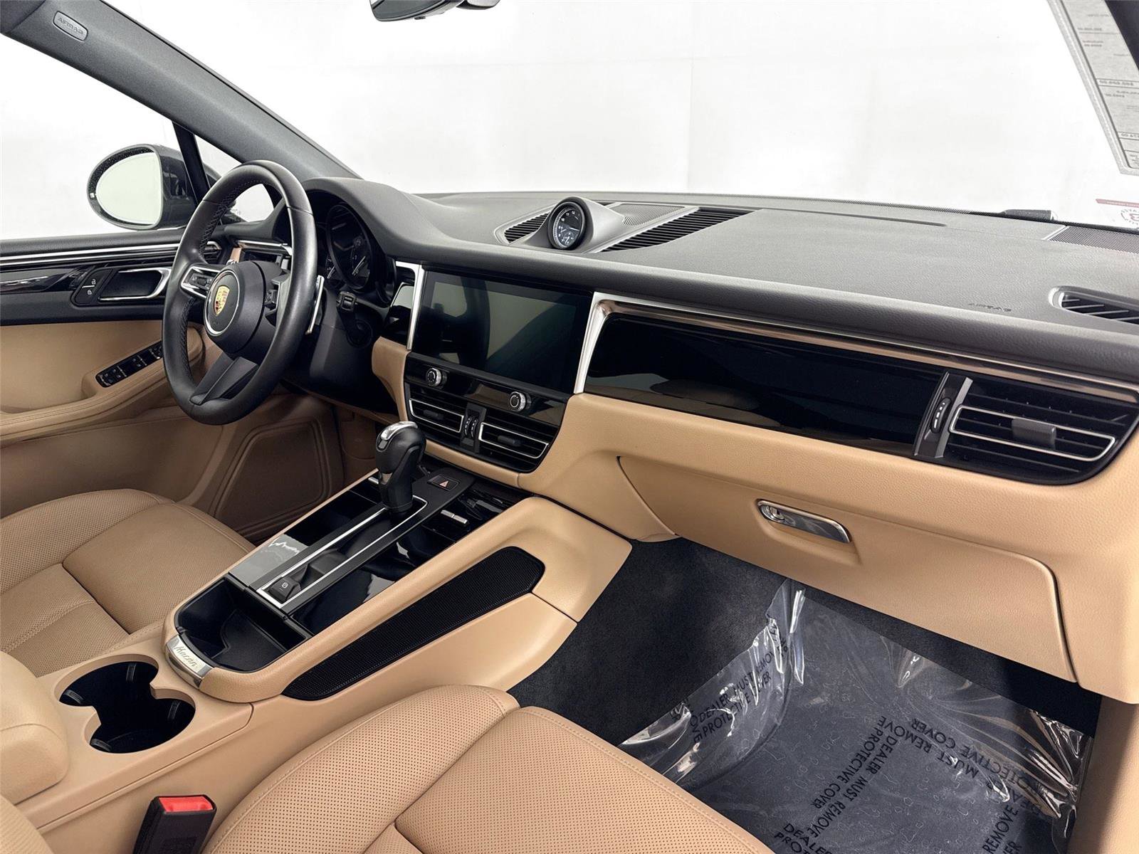 Used 2024 Porsche Macan T w/ Premium Plus Package image 41