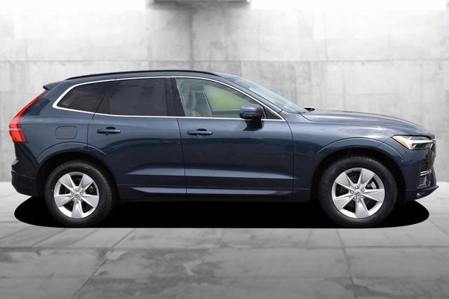 Used 2022 Volvo XC60 B5 Momentum AWD/4WD image 5