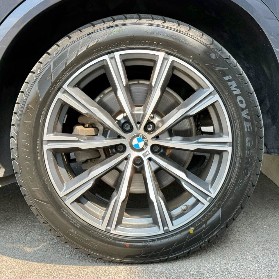 Used 2019 BMW X5 xDrive40i w/ M Sport Package AWD/4WD image 29