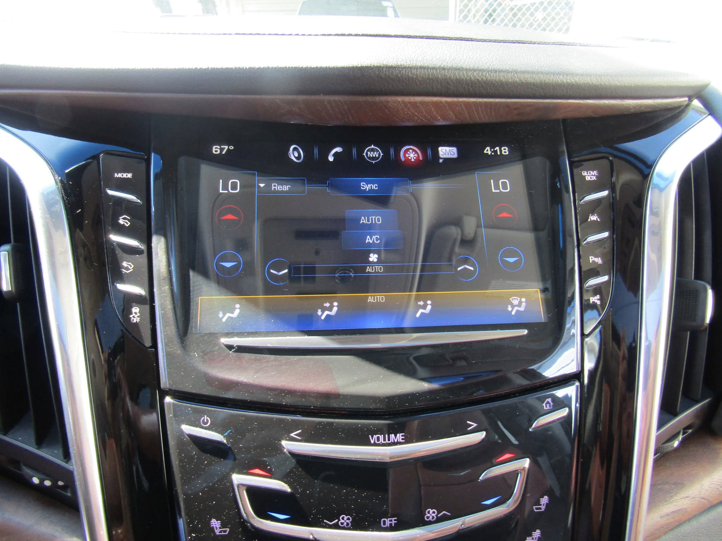 Used 2017 Cadillac Escalade Premium Luxury image 27