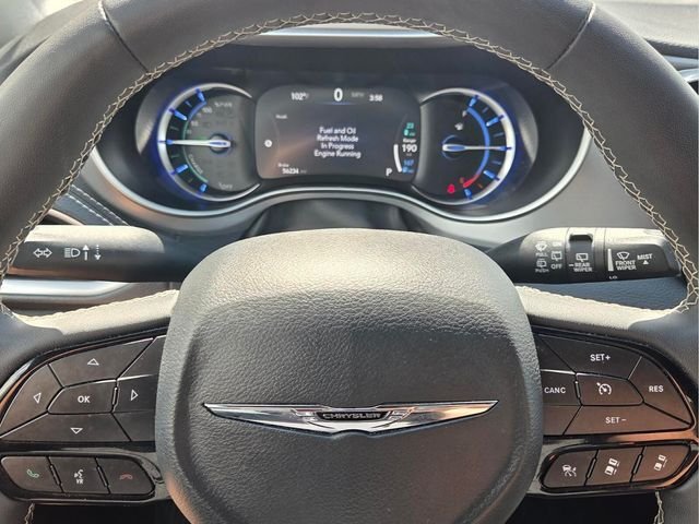 Used 2024 Chrysler Pacifica Limited FWD image 32